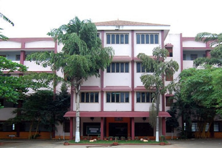 https://cache.careers360.mobi/media/colleges/social-media/media-gallery/15566/2018/12/18/Campus View of Sri Adi Chunchanagiri Womens College Cumbum_Campus-View.jpg